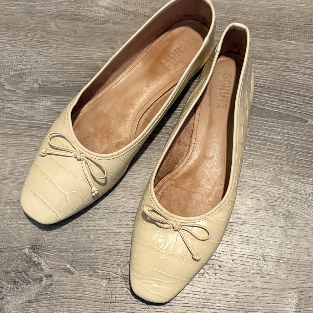 SCHUTZ Beige Croc-Patterned Ballet Flats